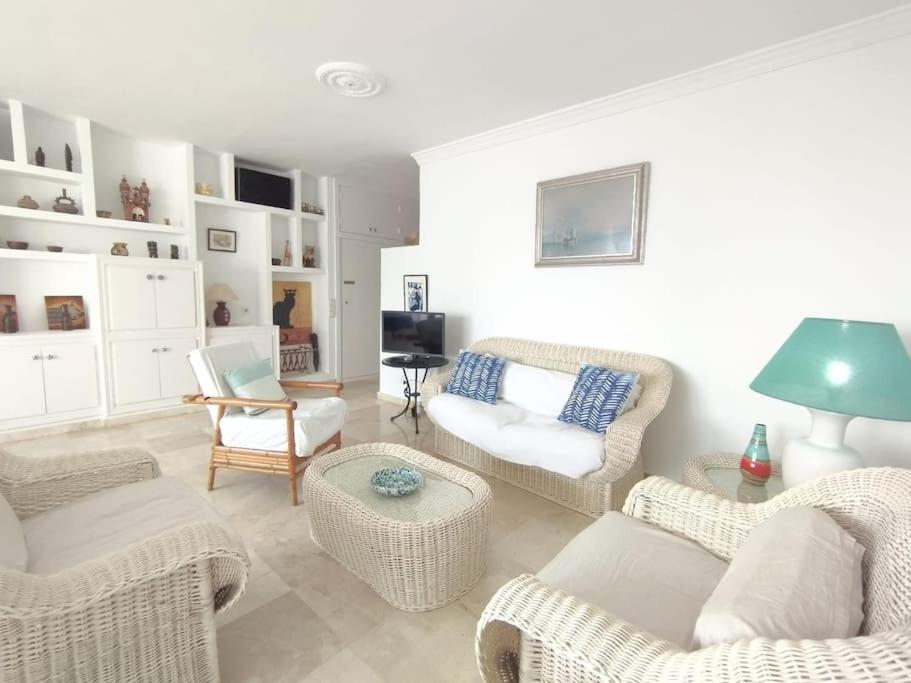 Beautiful 2 Bedroom In Calle Carabeo, Nerja Exterior photo